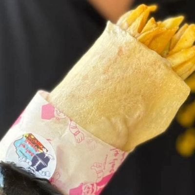 ساندويش بطاطس مقلية مع جبنة موزاريلا
