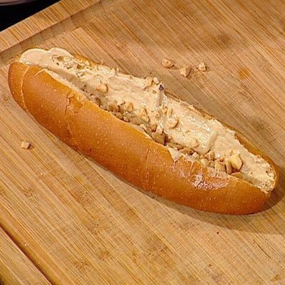 Halawa With Qeshta Sandwich