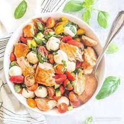 Smoked Salmon With Mozzarella Cheese Salad