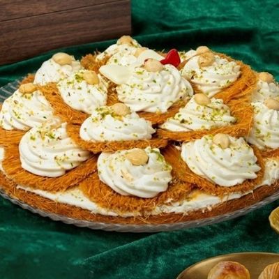 Konafa Othmanleya With fresh Cream And Nuts Platter