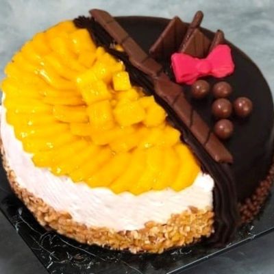 Half cream cake with mango and half chocolate - 25cm