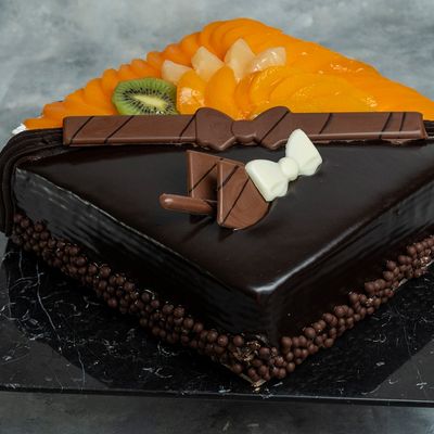 Half Chocolate And Half Fruits With Cream Cake - 20x20 Cm