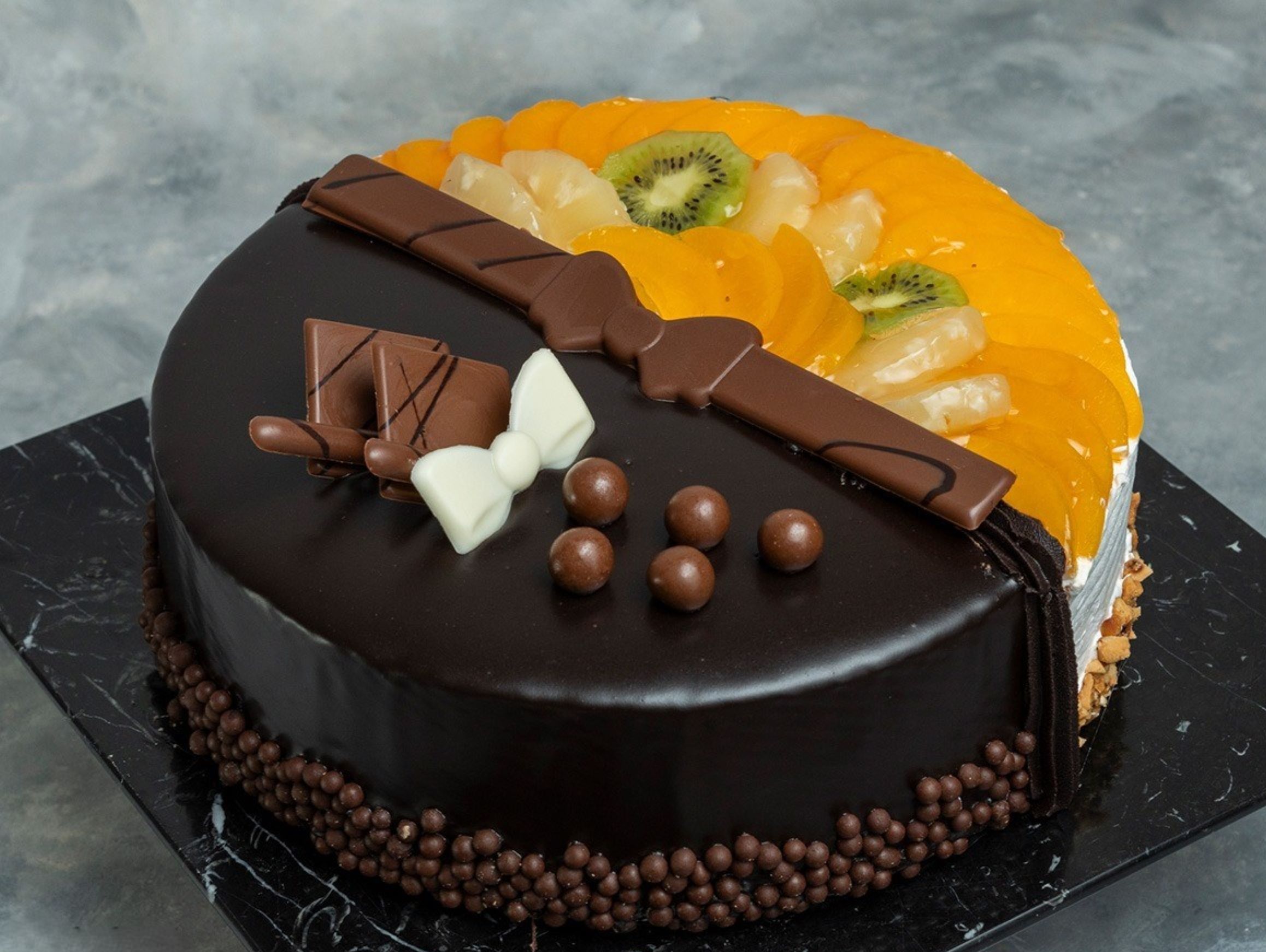 Half Chocolate And Half Fruits With Cream Cake - 25 Cm
