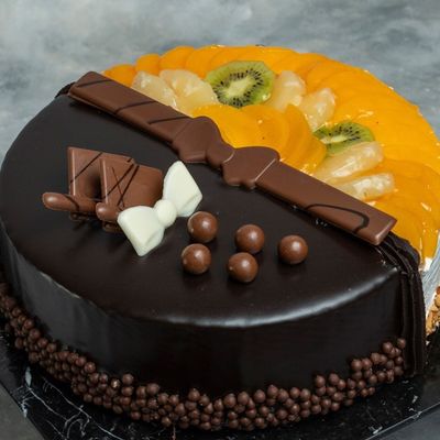 Half Chocolate And Half Fruits With Cream Cake - 25 Cm