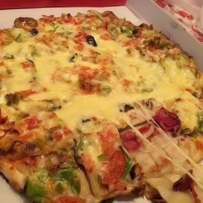 Roumi Cheese Oriental Pizza