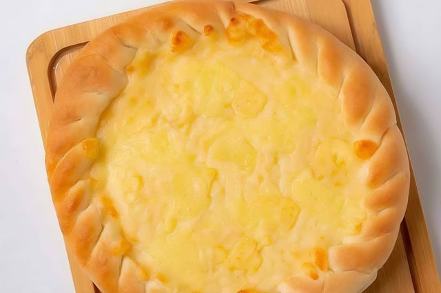 Roumi Cheese Manakish