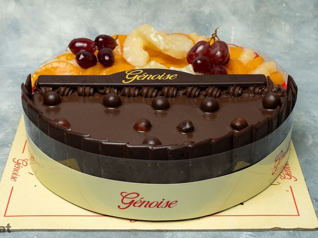 Large Mixed Fruits And Chocolate Milk Tart