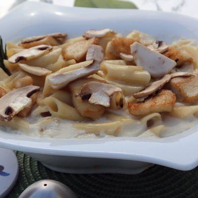 Pasta with mushrooms and cream sauce