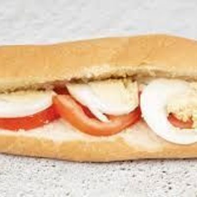 Eggs With Cheese And Tomato Sandwich