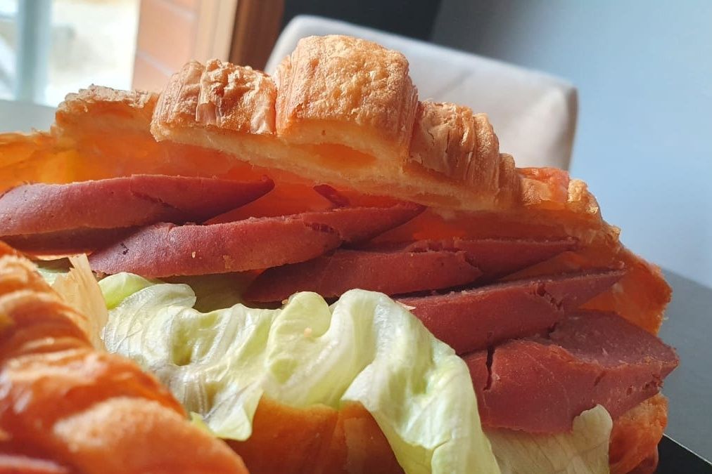 Hotdog croissant