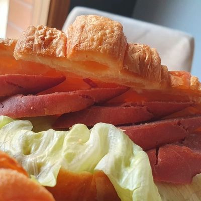 Hotdog croissant