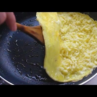 ساندويتش بيض وجبنة شيدر