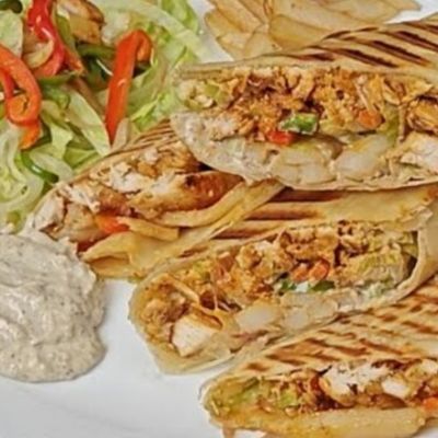 شاورما دجاج بخبز سوري