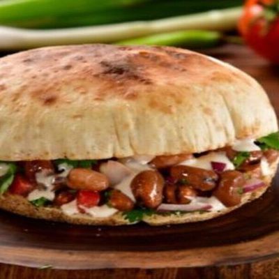 ساندويتش فول بزيت حار