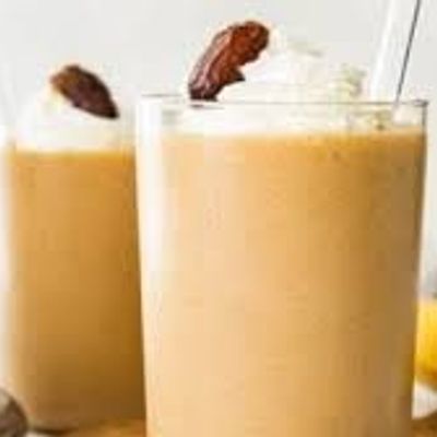 عصير تمر مع مكسرات وعسل وآيس كريم