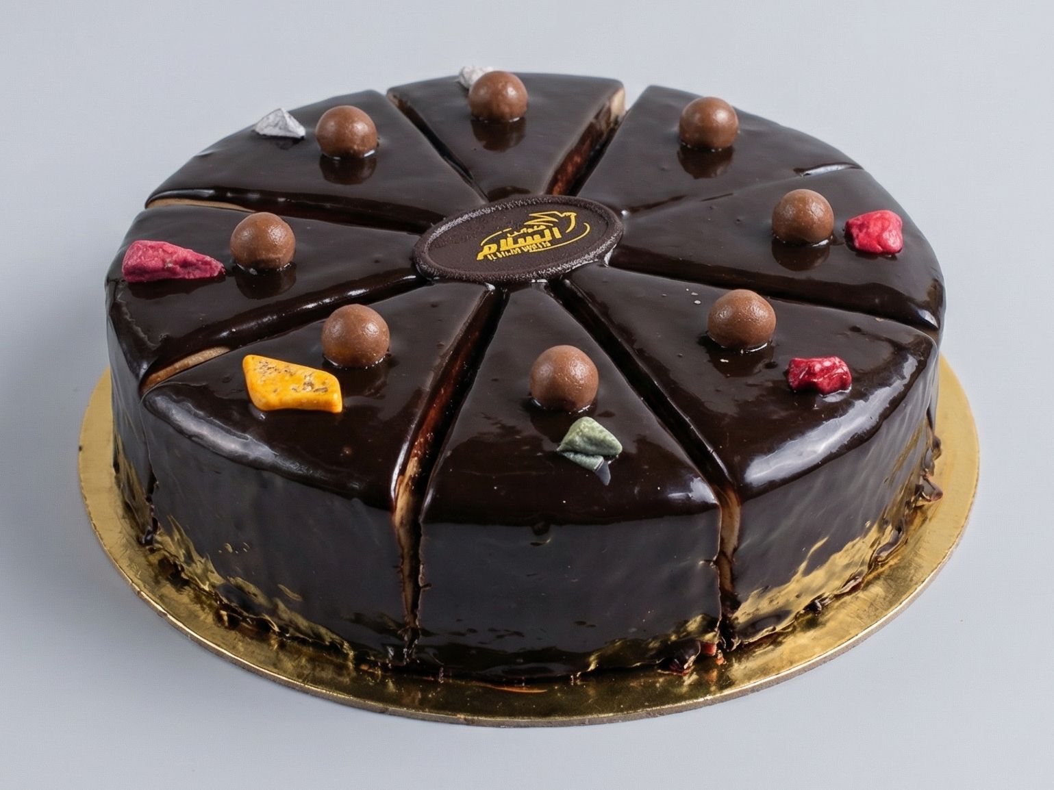 Dozen Lux Gateaux