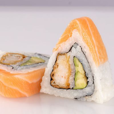 Seared Salmon Bermuda Roll