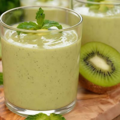Avocado with kiwi and cream