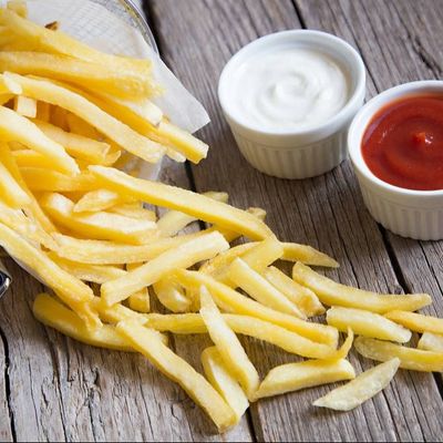 بطاطس مقلية مع كاتشب