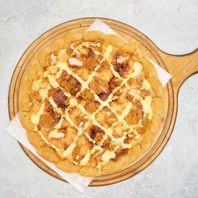 Large crispy chicken pizza