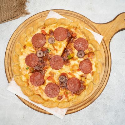 Large pepperoni pizza