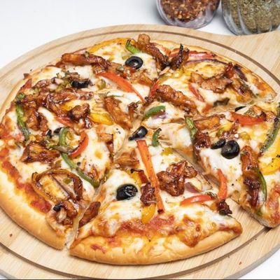 Large Shish Tawook Pizza