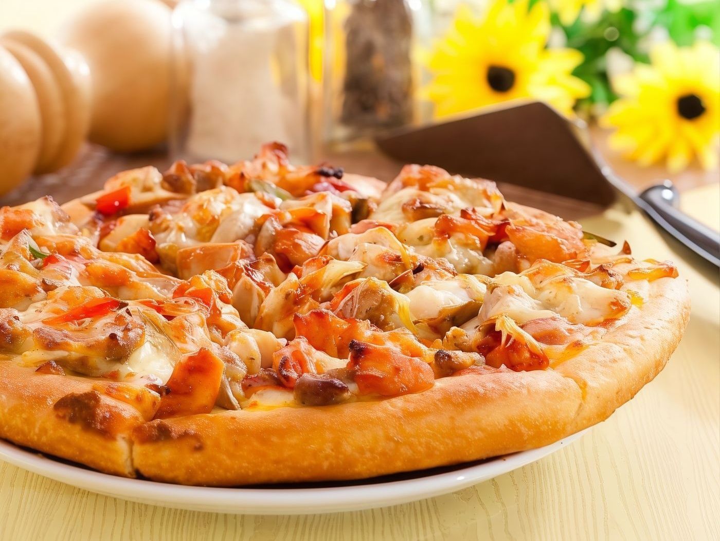 Large Zinger Chicken Pizza