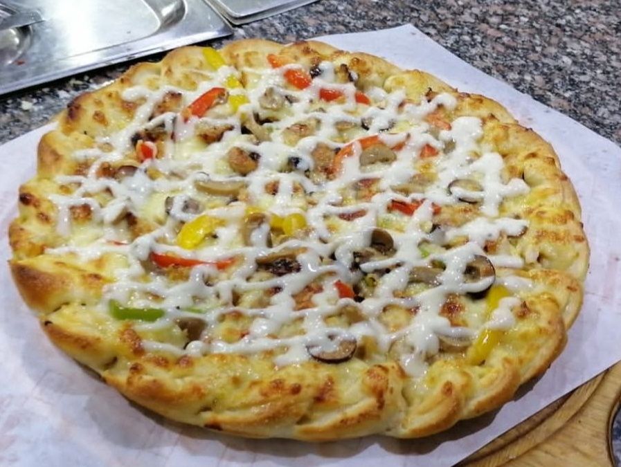 Large Ranch Chicken Pizza