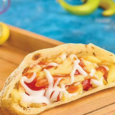 ساندويتش بطاطس مع كاتشب ومايونيز