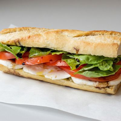 ساندوتش جبنة مع طماطم