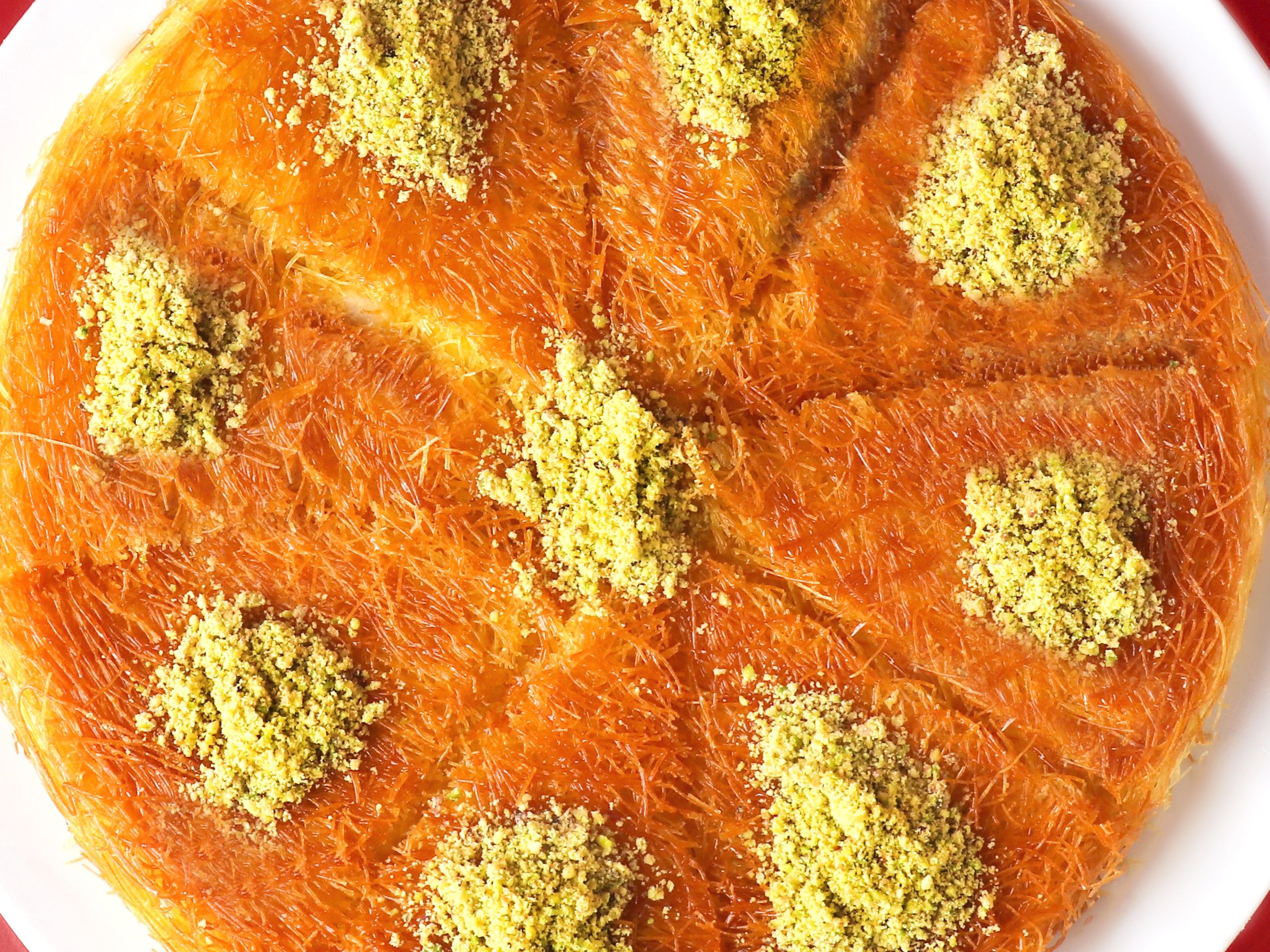 Kunafa with creamy qeshta and bee honey