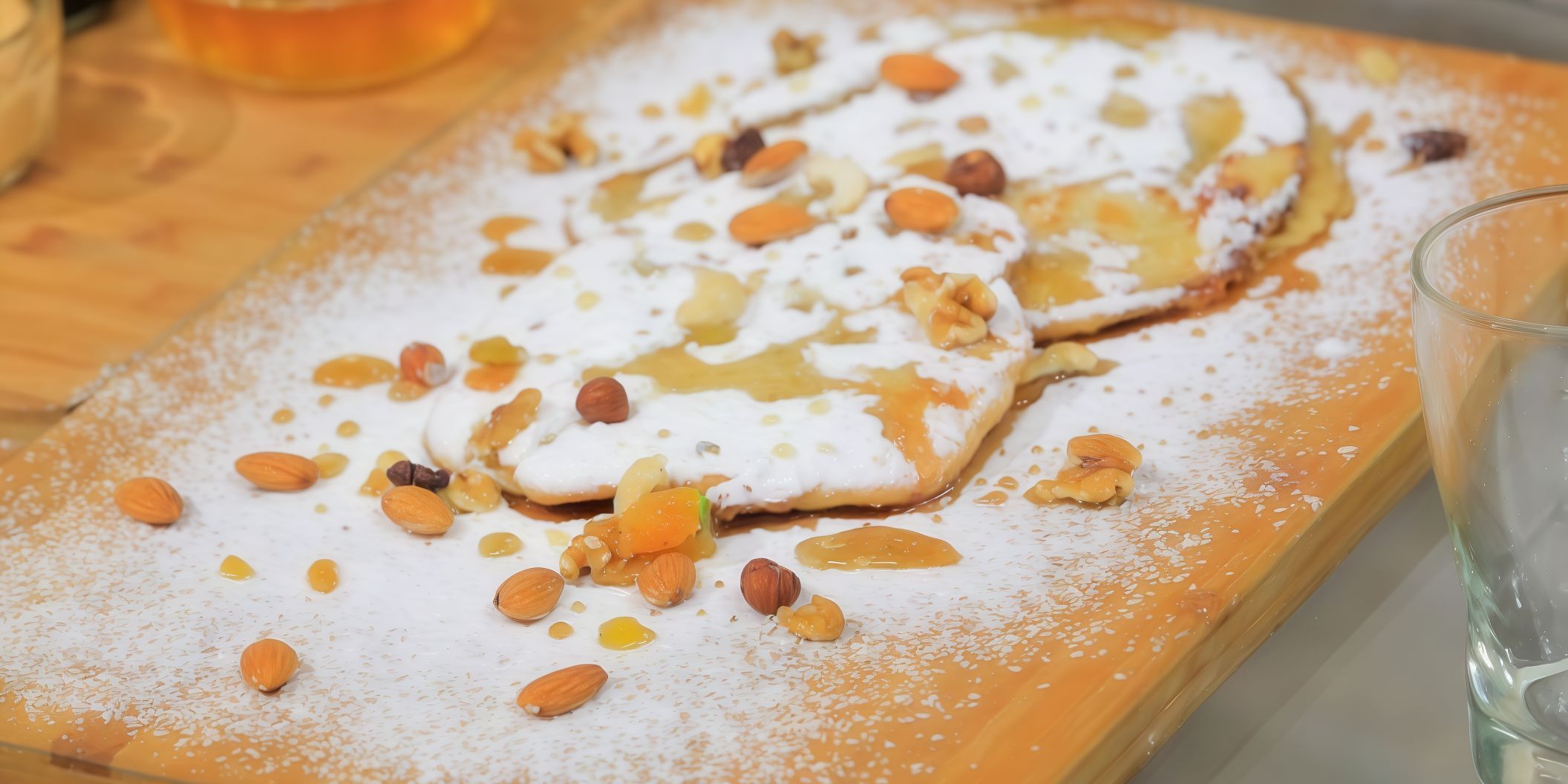 Qeshta With Honey And Nuts Pie