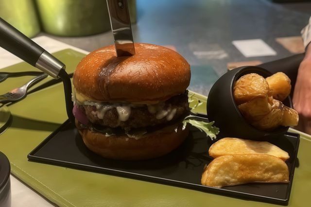 Classic Cheese Burger