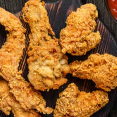 4 Fried Chicken Pieces with 2 Bread Rolls
