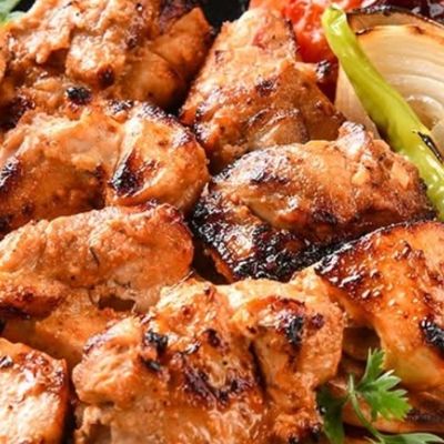 أفخاذ شيش طاووق مشوية على الفحم