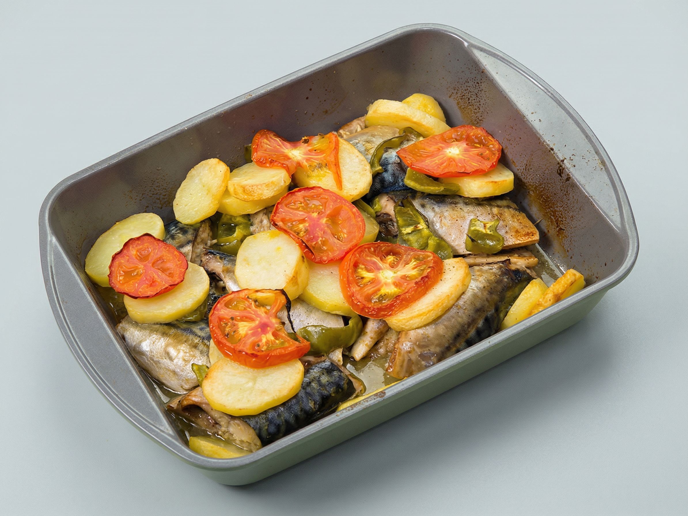 Croaker Fish With Shrimp And Potatoes Tray