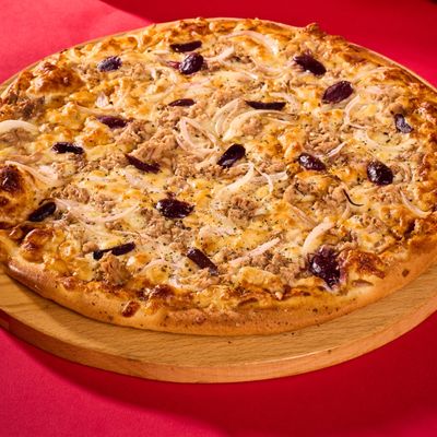 Medium Tuna Pizza