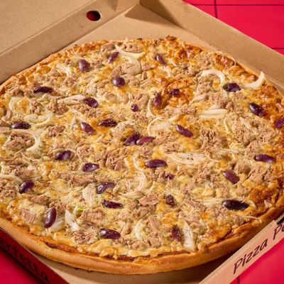 Family Tuna Pizza