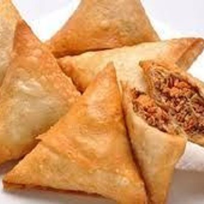 Meat Sambousek 4 Pieces
