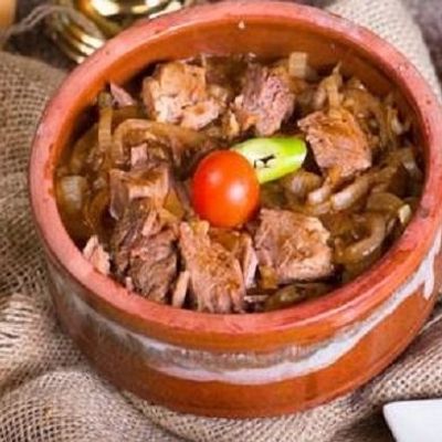Onion And Kandouz Meat Tagine