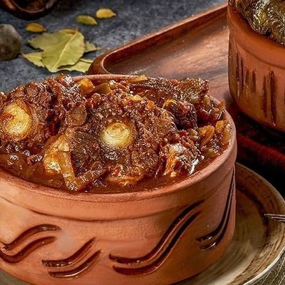 Onions With Kandouz Meat Tajine