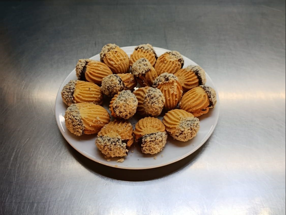 Luxury White Petit Four