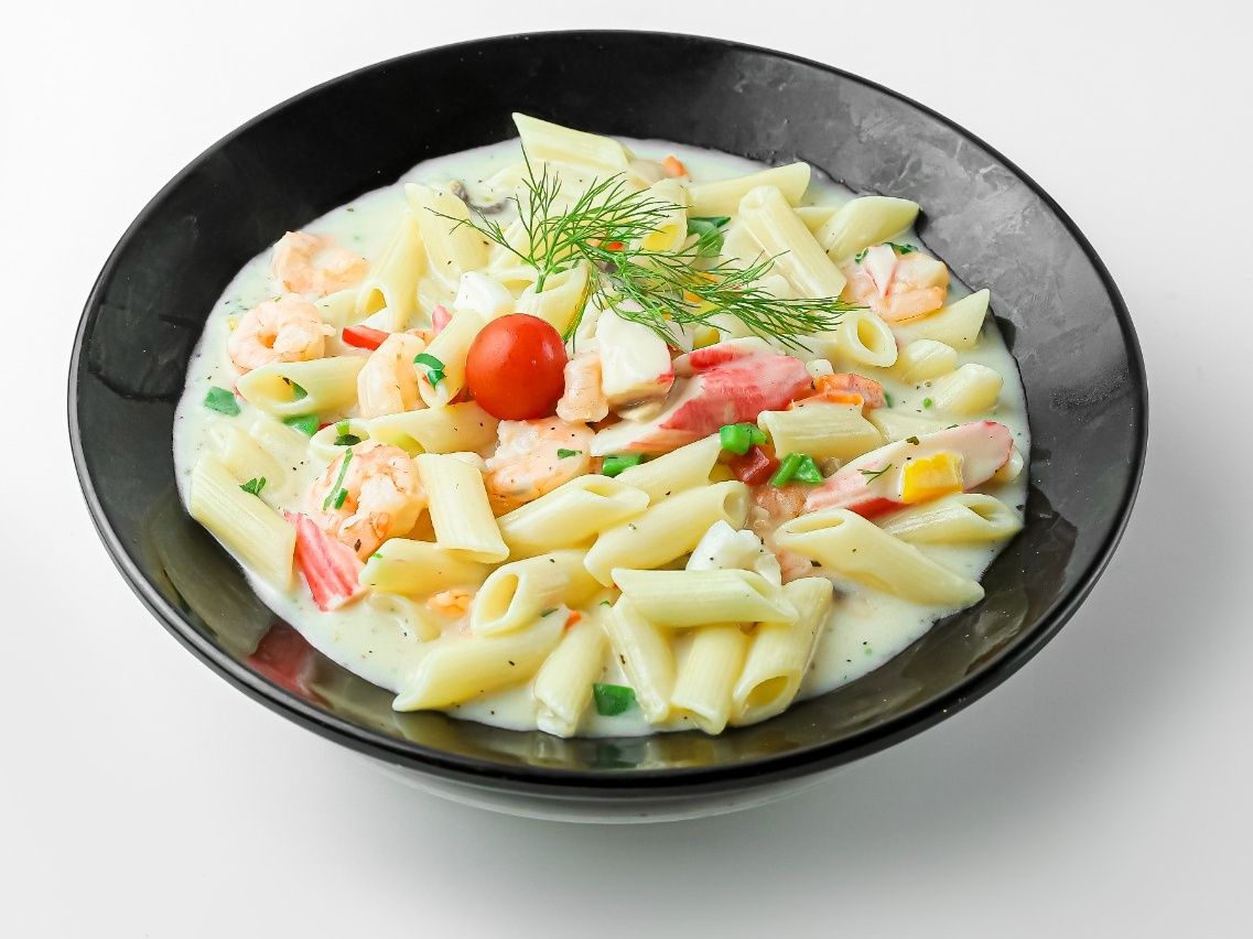 Seafood pasta with cream sauce
