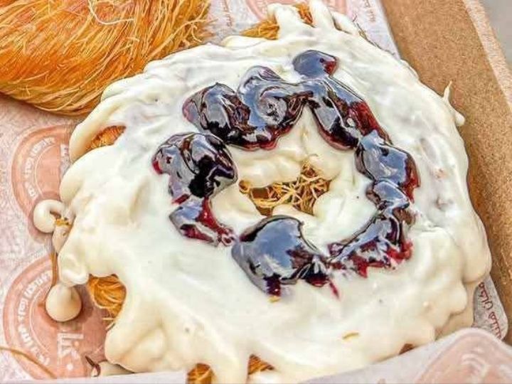 White chocolate raspberry kunafa donuts