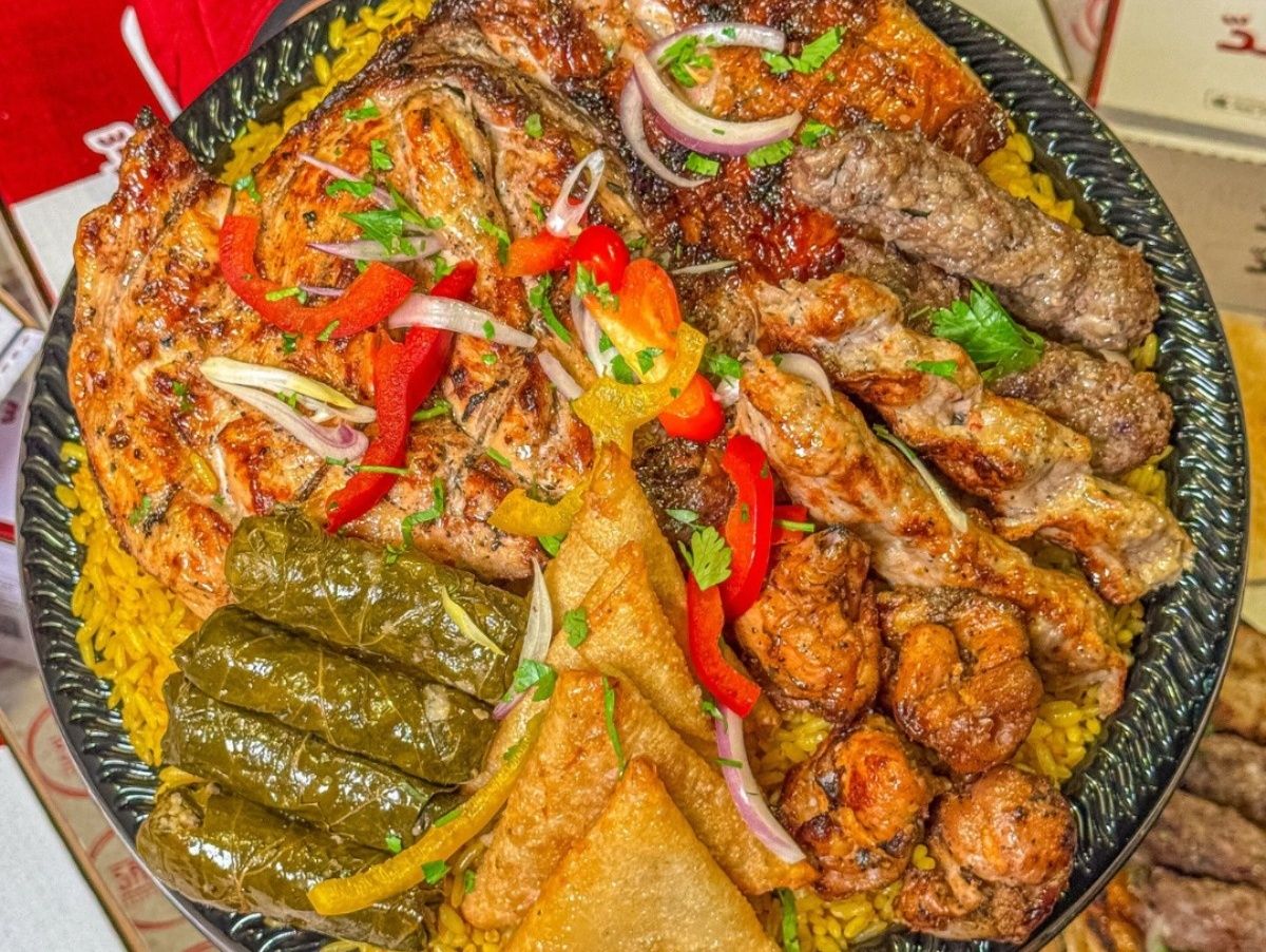 El Ezz With Chicken Tray