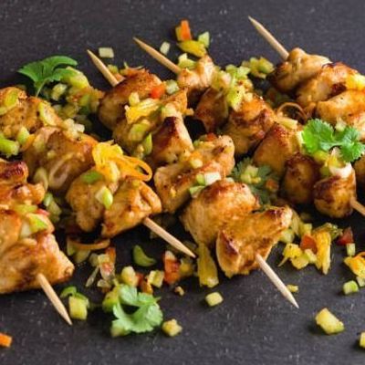 Kilo Of Boneless Shish Tawook, Salad And Bread