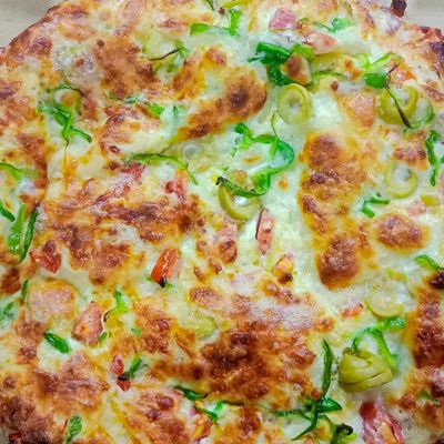 Oriental pizza with minced meat
