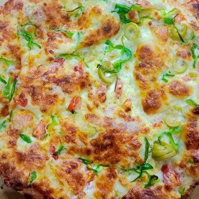 Oriental pizza with pastrami