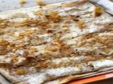 فطيره قشطه وعسل ومكسرات