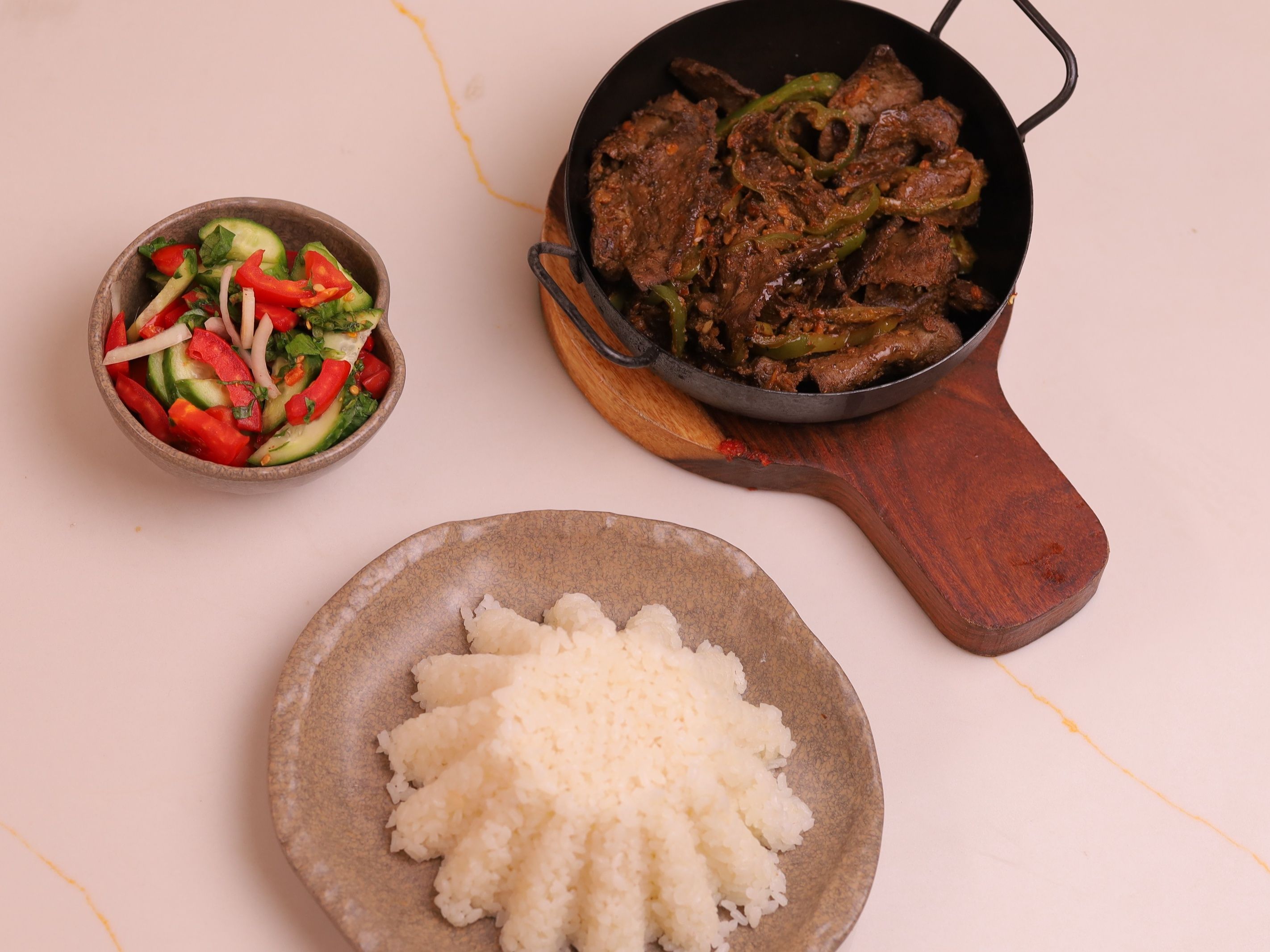 Alexandrian liver with white rice and green salad